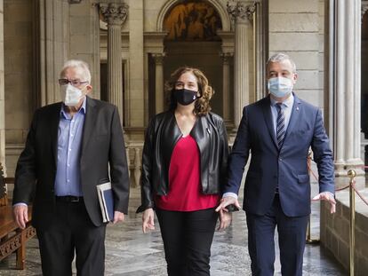 Ernest Maragall, Ada Colau y Jaume Collboni escenifican el pacto en el Ayuntamiento de Barcelona