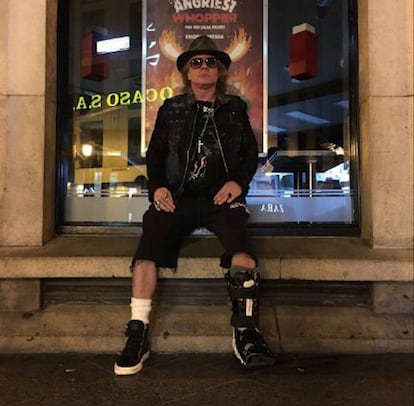 Esta es la foto que ha publicado Axl Rose en su Twitter para sus seguidores españoles.