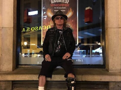 Esta es la foto que ha publicado Axl Rose en su Twitter para sus seguidores españoles.