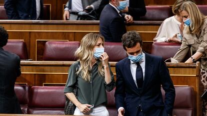 La portavoz del Grupo Popular en el Congreso de los Diputados, Cayetana Álvarez de Toledo; y el presidente del PP, Pablo Casado.