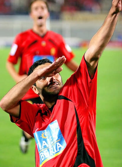 Giza festeja un gol con el Mallorca