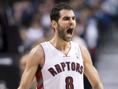 Calderón celebra una canasta con los Raptors.