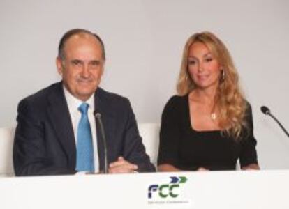 Juan Bejar, consejero delegado de FCC, y Ester Alcocer, presidenta de la compa&ntilde;&iacute;am en la ultima junta de accionistas.