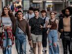 DVD 1059 (26-06-21)
Un grupo de jovenes caminando sin mascarilla por la Gran Via, Madrid. 
Foto: Olmo Calvo
