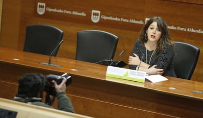 La portavoz de la Diputación de Gipuzkoa, Larraitz Ugarte, durante la rueda de prensa posterior al consejo de gobierno del territorio.