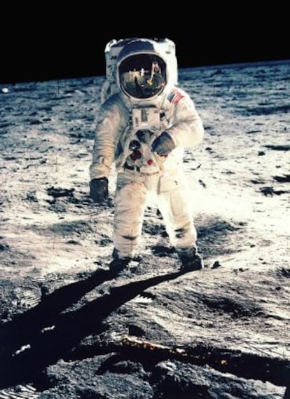 Edwin F. Aldrin, durante su paseo por la superficie de la Luna, en 1969.