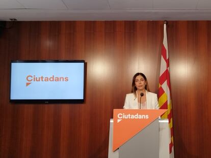 La hasta ahora presidenta del grupo municipal de Cs en el Ayuntamiento de Barcelona, Luz Guilarte, en rueda de prensa.
