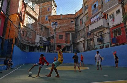 Niños jugando en una favela de Río de Janeiro la semana pasada.