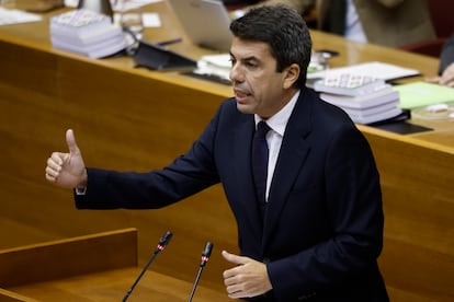 El president de la Generalitat Valenciana, Carlos Mazón, durante su comparecencia en Les Corts Valencianes este jueves.