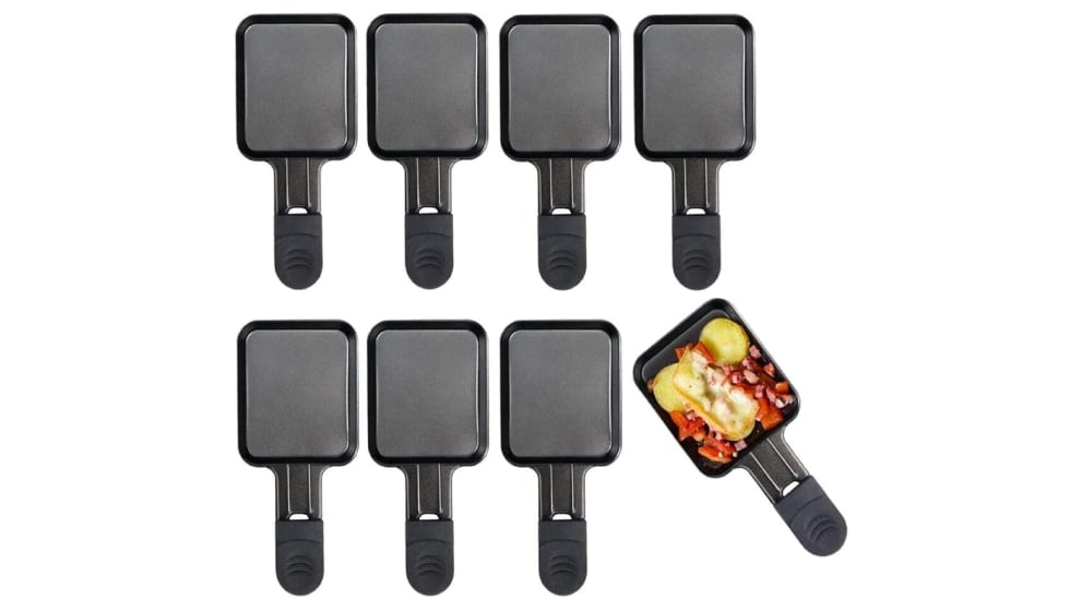 Ocho mini sartenes para usar en la raclette.