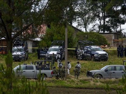 Un operativo en el municipio de Texcaltitlán, tras un enfrentamiento entre militares y criminales, en una imagen de archivo.