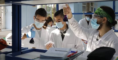 Estudiantes del CPIFP Corona de Aragon, en Zaragoza.