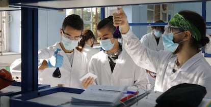 Estudiantes del CPIFP Corona de Aragon, en Zaragoza. 