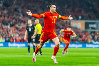 Gareth Bale celebra el pasado jueves su segundo gol ante Austria, en Cardiff.