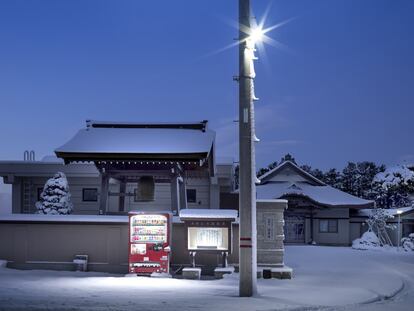 Nanporo town, Hokkaido, Japón. (Roadside Lights III)