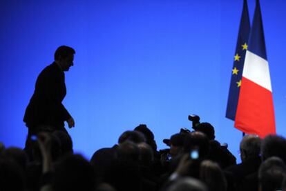 El presidente francés, Nicolas Sarkozy, se dispone a dirigirse a los agentes económicos ayer en Lyon.