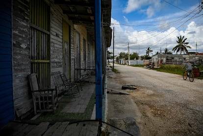 "De aquí no me voy, esta es mi casa" y "si me ahogo, me ahogo aquí", dice Elías Neri que ha vivido por más de 50 años en este poblado.