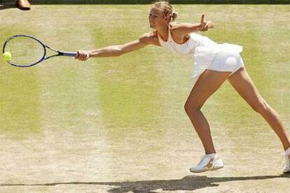 Sharapova ha vencido por 7-6, 6-3 a Petrova.