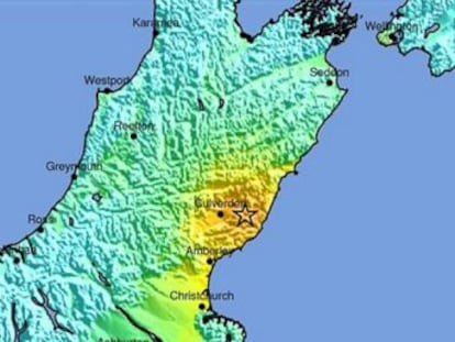 Um tsunami de 2 metros foi registrado após o tremor, ao qual se seguiram vários abalos