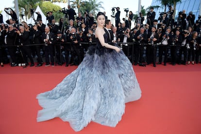 Fan Bingbing, una actriz muy asidua al festival, tendrá que cambiar de estilista u optar por vestidos mucho menos voluminosos. Para la organización, este tipo de 'looks' impiden que dentro de las salas donde se proyectan las películas el movimiento de las personas pueda fluir con normalidad.