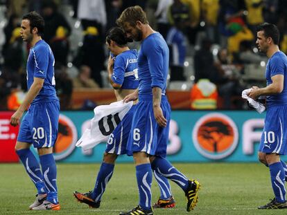 De izquierda a derecha, Pazzini, Camoranesi, De Rossi y Di Natale al final del encuentro.