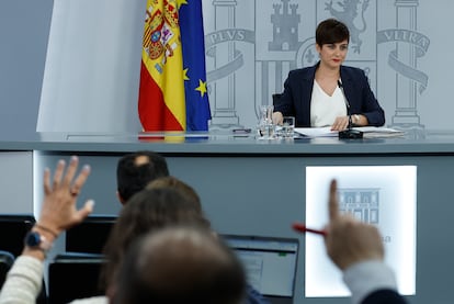 La portavoz del Gobierno y ministra de Política Territorial, Isabel Rodríguez, durante la rueda de prensa convocada tras la reunión del Consejo de Ministros