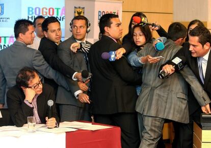Gustavo Petro en una rueda de prensa sobre su destitución