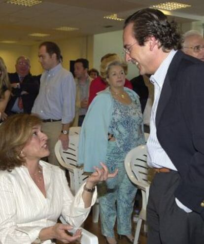 Botella conversa con Gómez Angulo en 2003.