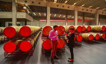 Interior de bodegas Portia.