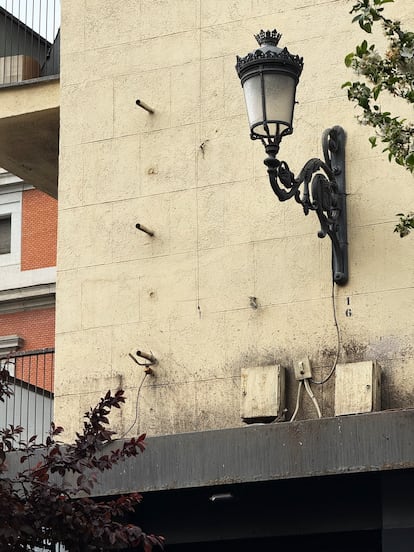Fachada del edificio de la cae Carretas 14 después de haber estado cubierto por la lona durante meses. Cedidas por el Grupo Municipal Socialista.