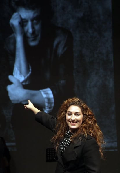 La cantaora de flamenco, Estrella Morente, durante la presentación del memorial "Morente Más Morente" en el Teatro Español, en el que más de 50 artistas del flamenco, el rock, el pop, la literatura, las artes plásticas y las artes escénicas rendirán un homenaje al maestro del cante, Enrique Morente.