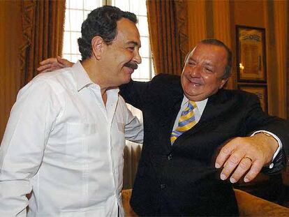 Jaime Nebot (izquierda), con Álvaro Noboa el pasado jueves.