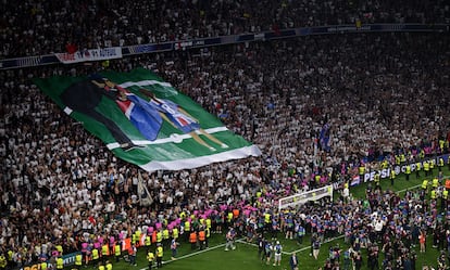Tifo de la grada del PSG en honor a Xana este sábado.