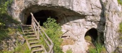 Entrada de la cueva Denisova, en Siberia.