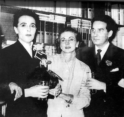 María Luisa Elío con Leonora Carrington y Octavio Paz en 1956.