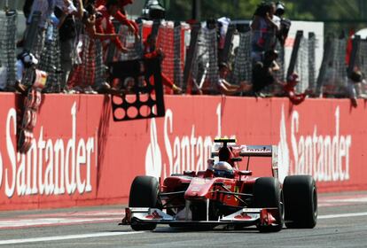 Los ‘tifosi’ enloquecen. Único triunfo de Alonso vestido de rojo en casa de Ferrari, 12 de septiembre de 2010.