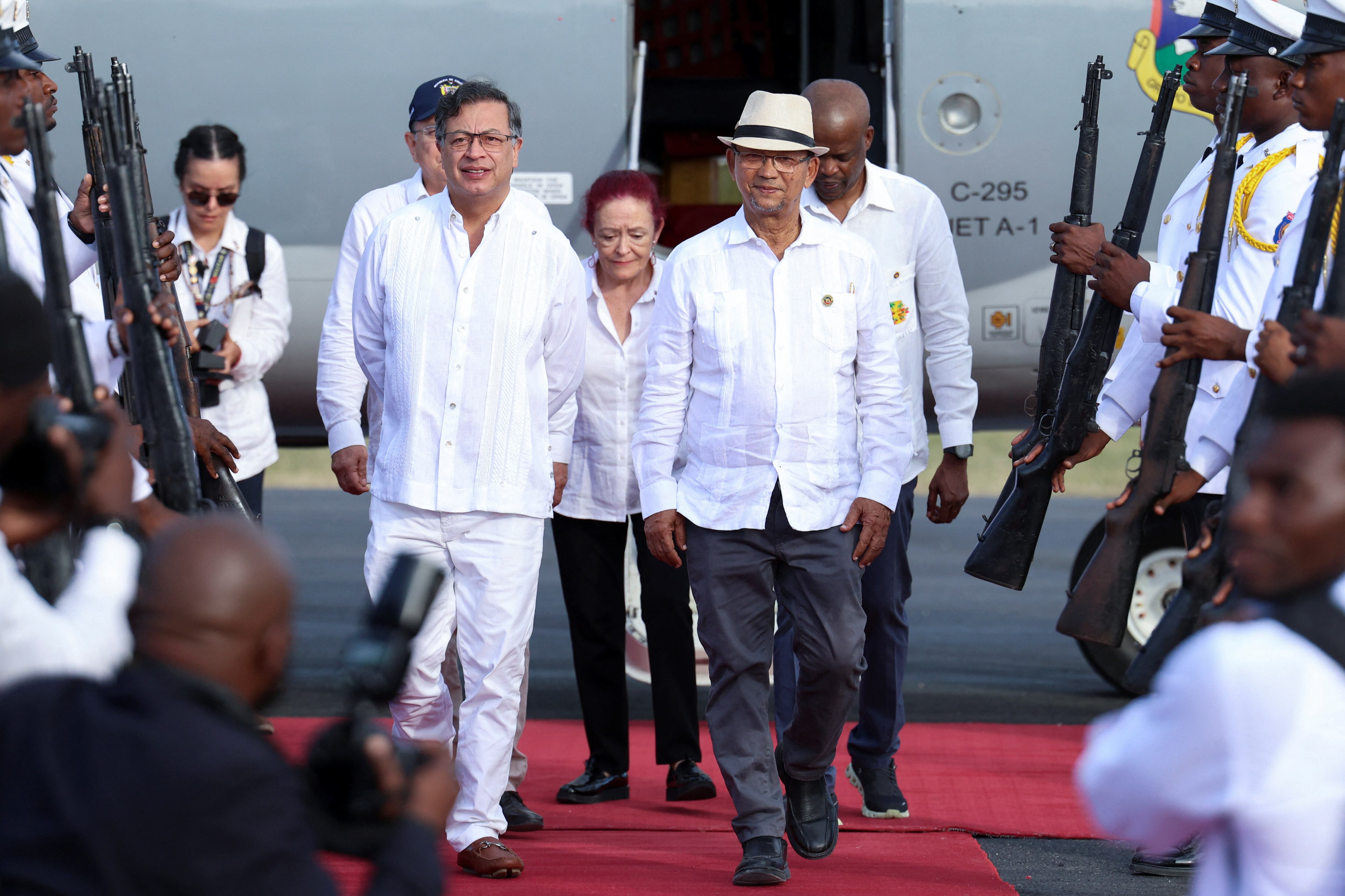 Gustavo Petro visita Haití en medio de la crisis de seguridad en Colombia