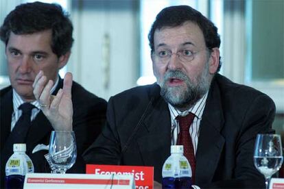 Mariano Rajoy, en las jornadas <i>The Economist</i> junto al empresario José Manuel Entrecanales.