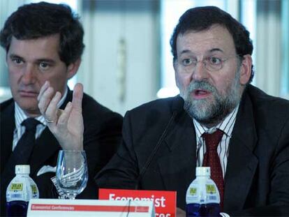 Mariano Rajoy, en las jornadas <i>The Economist</i> junto al empresario José Manuel Entrecanales.