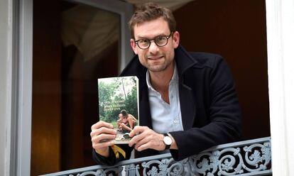 El escritor Nicholas Mathieu, tras recibir el premio.