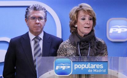 Esperanza Aguirre and Francisco Granados, at the end of the PP's regional committee meeting on Wednesday.