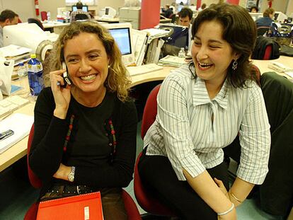 Leticia Álvarez y Rosana Lanero, en la redacción de <i>El Comercio.</i>