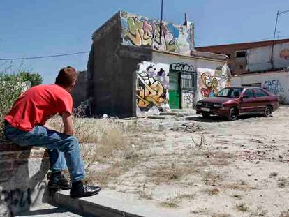 Una de las casas que resisten al derribo en el poblado de Fuencarral.