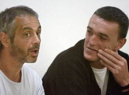Los etarras Gregorio Vicario Setién (izquierda) y Josu Ordóñez, durante el juicio en la Audiencia Nacional.