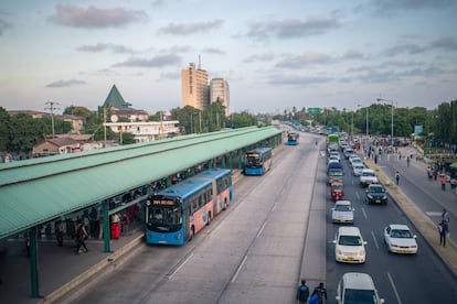 El nuevo sistema de tránsito de buses de Dar es Salaam.
