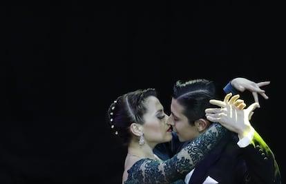 Los argentinos Gonzalo Bogado y Jimena Tonanez compiten en la categoría de 'tango de escenario'.