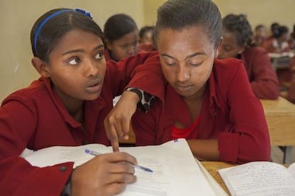 Según el último informe de seguimiento de la educación para todos de la UNESCO, la tasa de alfabetización de jóvenes aumentó en Etiopía del 34% en el año 2000 al 52% en el 2011.