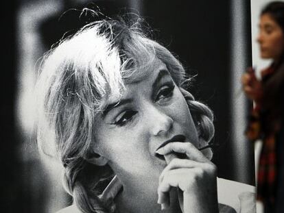 Marilyn, en un descanso del rodaje de &#039;Vidas rebeldes&#039;, en una imagen de Dennis Stock    