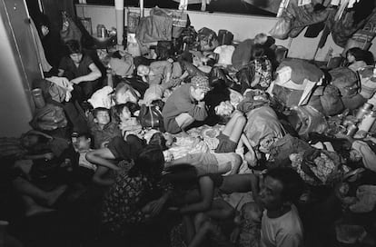 Bodega de un barco con refugiados de Vietnam rechazado por Malasia en 1978.