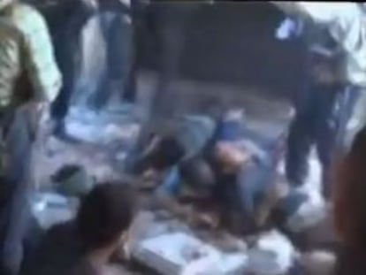 Fotograma del vídeo con abusos y ejecuciones grabado por un grupo de rebeldes sirios.